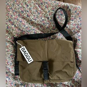 BAGGU Nylon Messenger Bag, Seaweed color